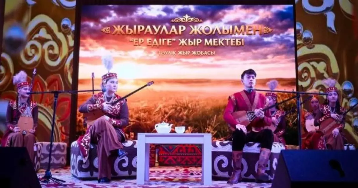   Тәулік бойы жырлайды   