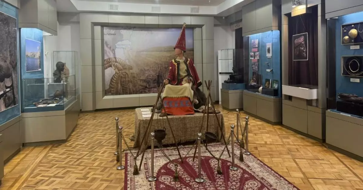   Көне музей көмбесі   