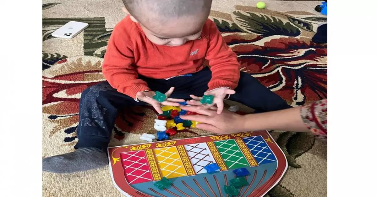   Ана алаңын сейілткен асық   