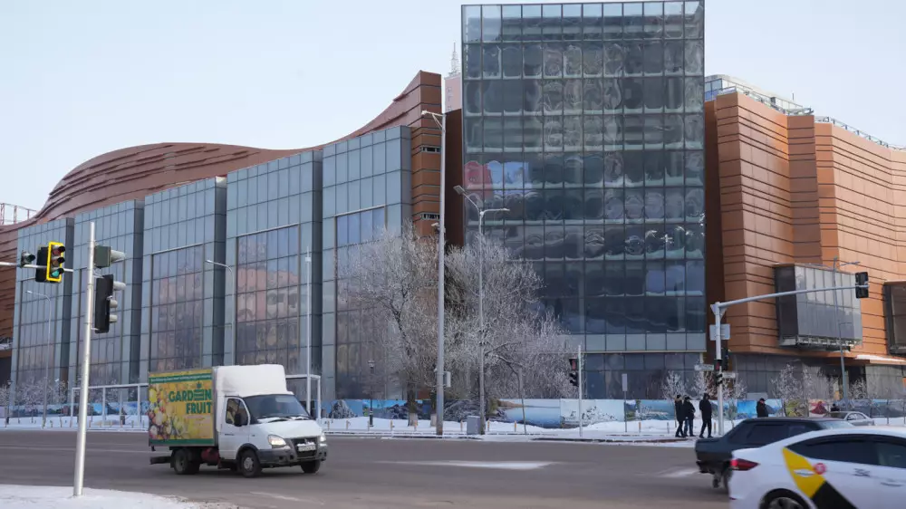 10 лет ожидания: почему не могут достроить ТРЦ по Республике