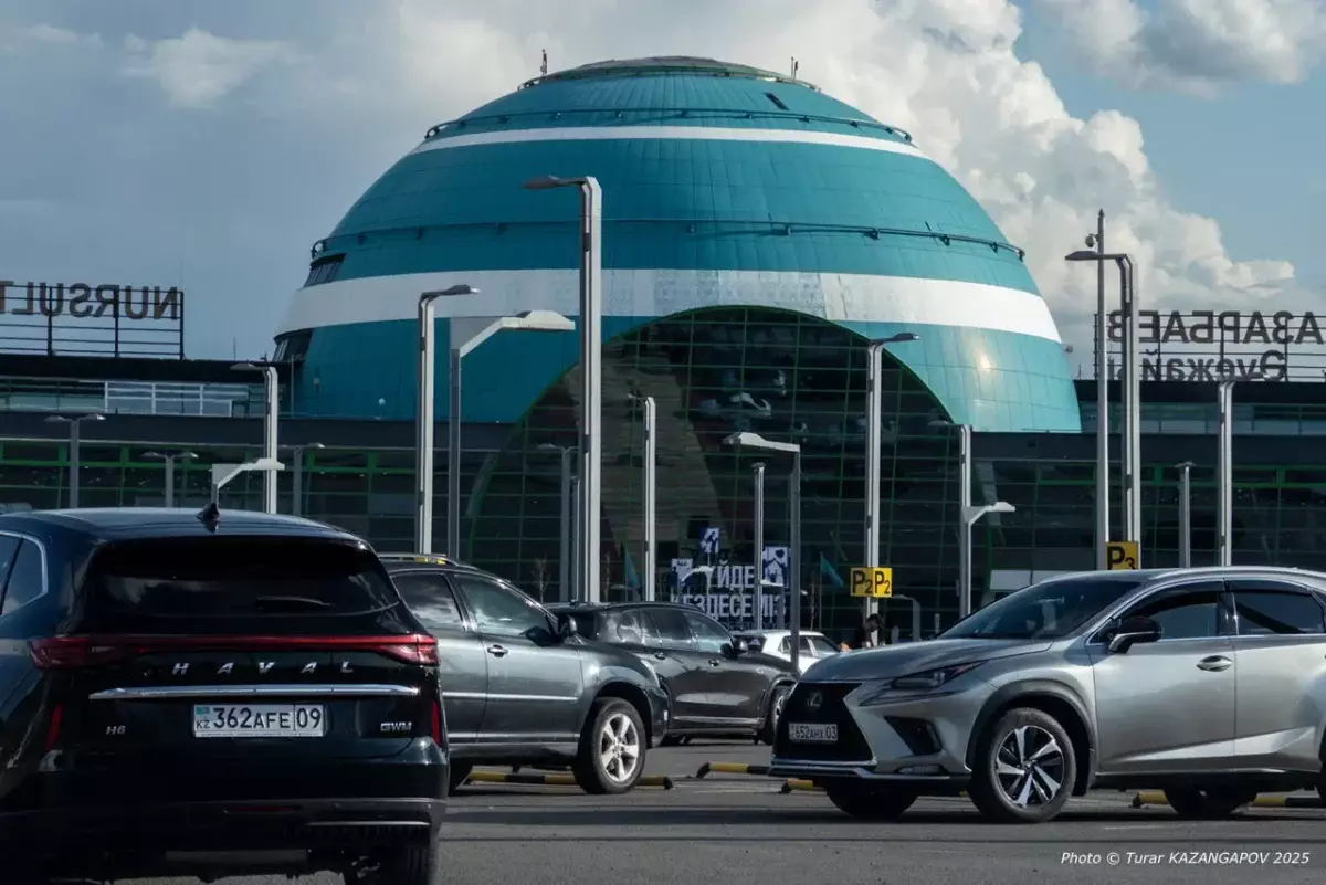 Казахстанец возмутился ценами на перелеты Астана — Алматы