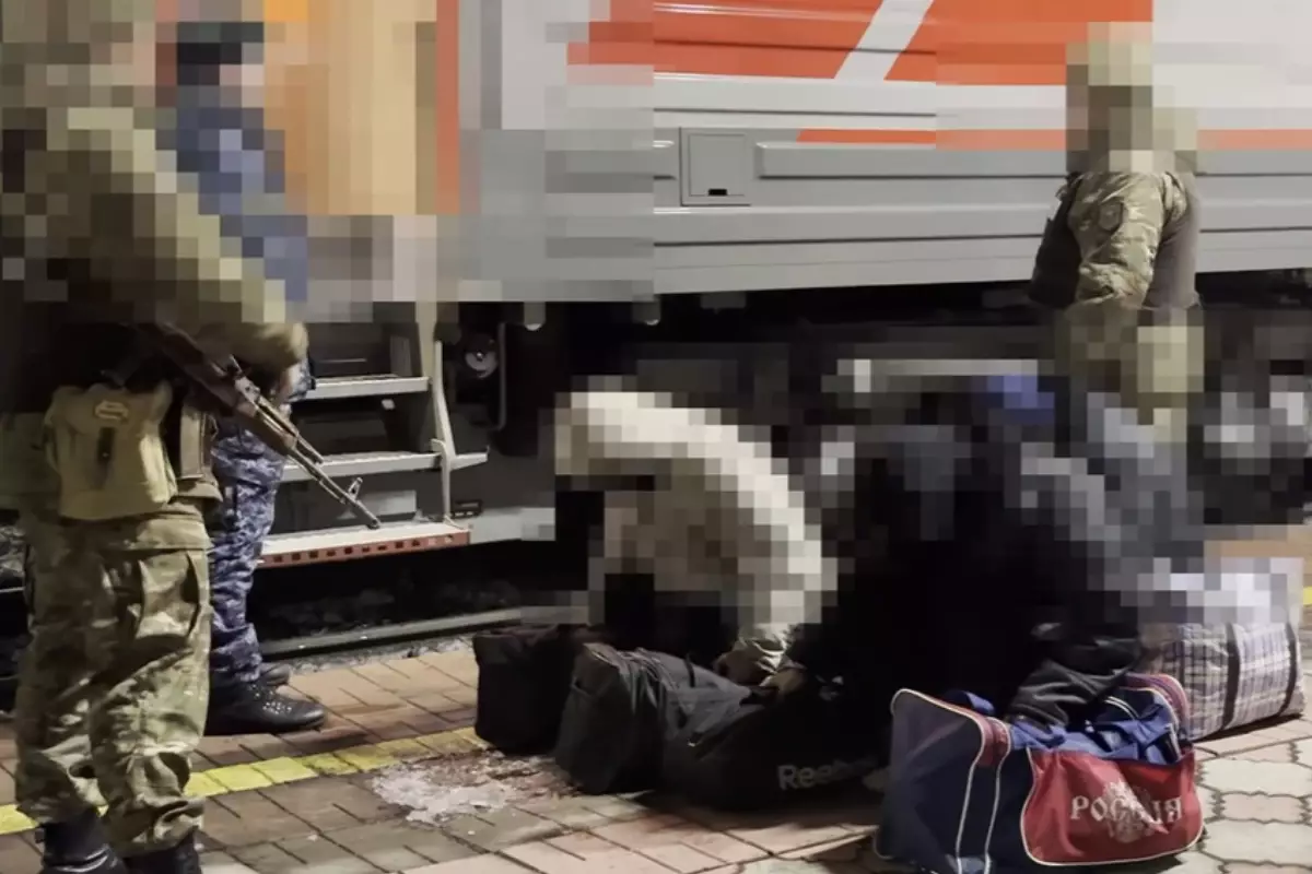 Скрывался год: подозреваемый в крупном мошенничестве экстрадирован из России