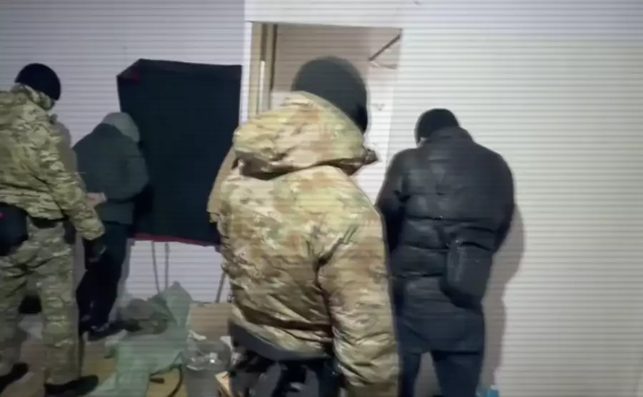 Әкесі ұлына есірткі өндіруді үйреткен: Ақмола облысында ірі зертхана әшкере болды (видео)