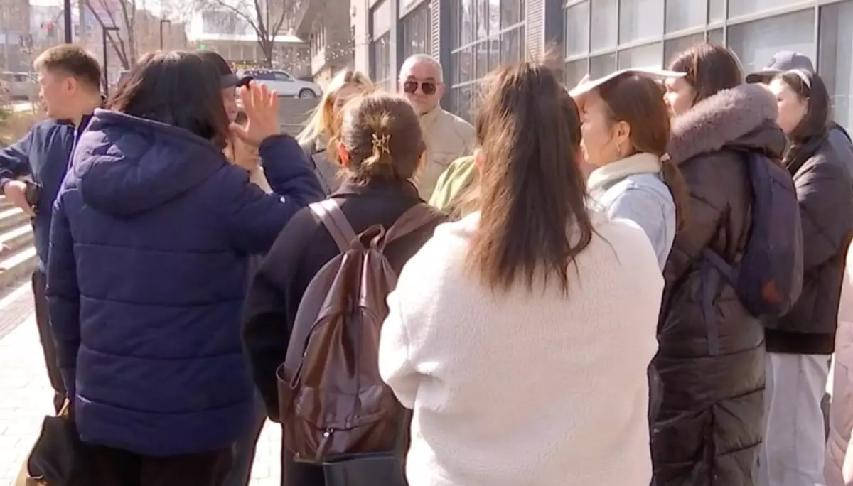 Алматыда ата-аналар танымал актермен байланысты киностудияға алданған