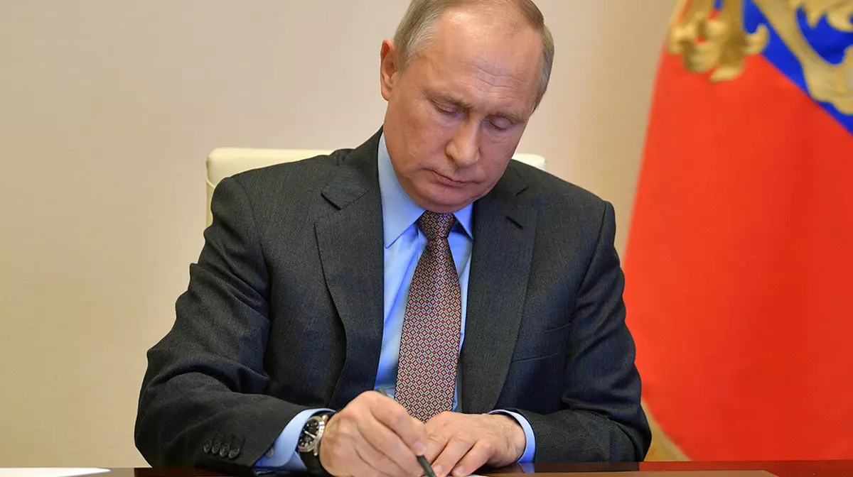 Путин разрешил госкорпорациям скрывать финансовую отчетность