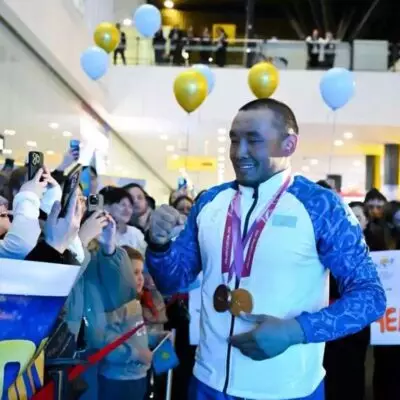 Триумфальное возвращение: чемпиона Паралимпиады встретили в Астане