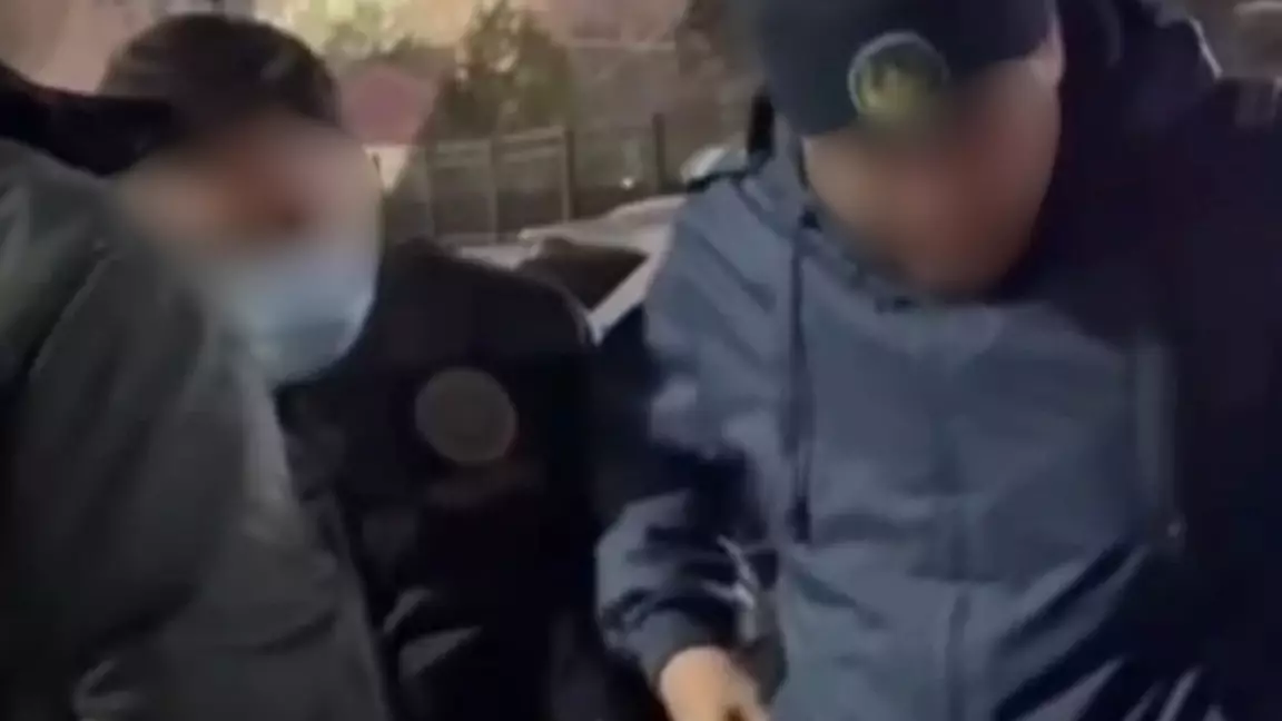 Түркістанда пара алды деп күдікке ілінген полицей жазадан сытылып кетті