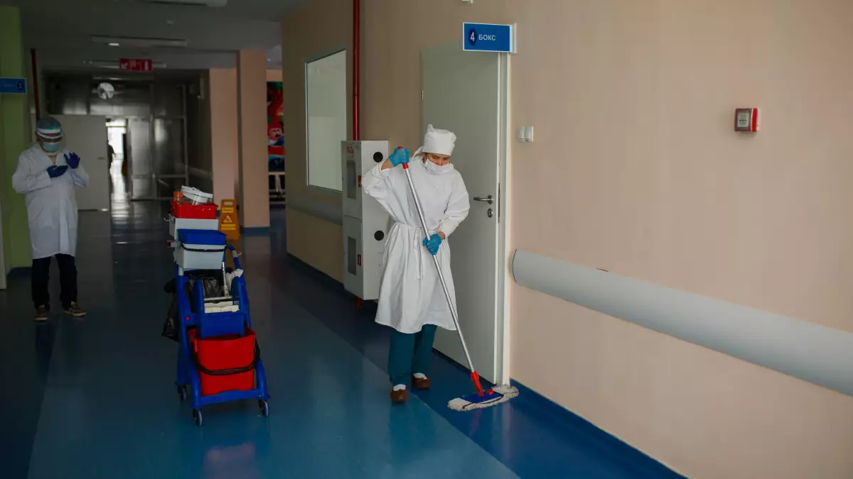 Дәрігерлерге демалыссыз жұмыс істеткен лауазымды тұлғалар жазаланды