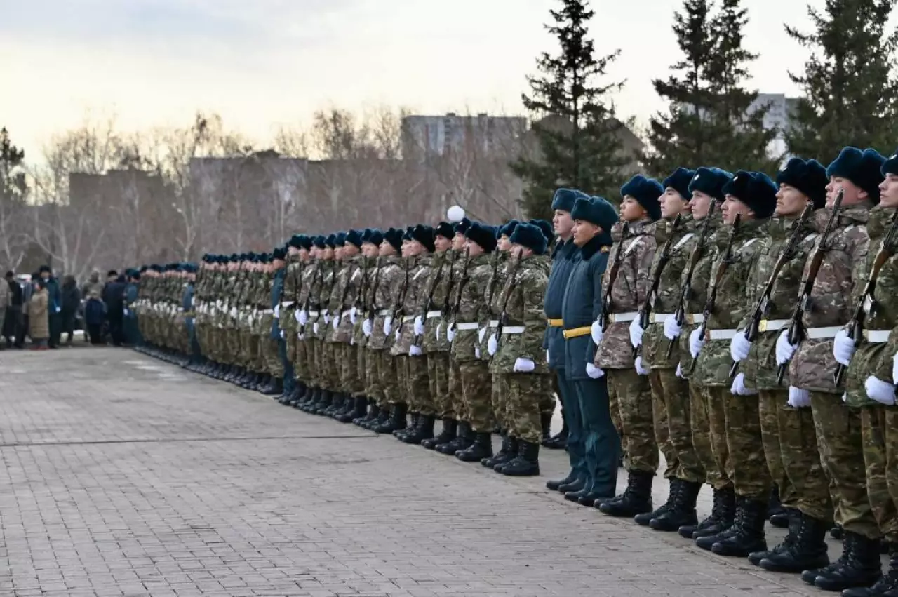 Более 21 тысячи молодых казахстанцев пополнят ряды армии