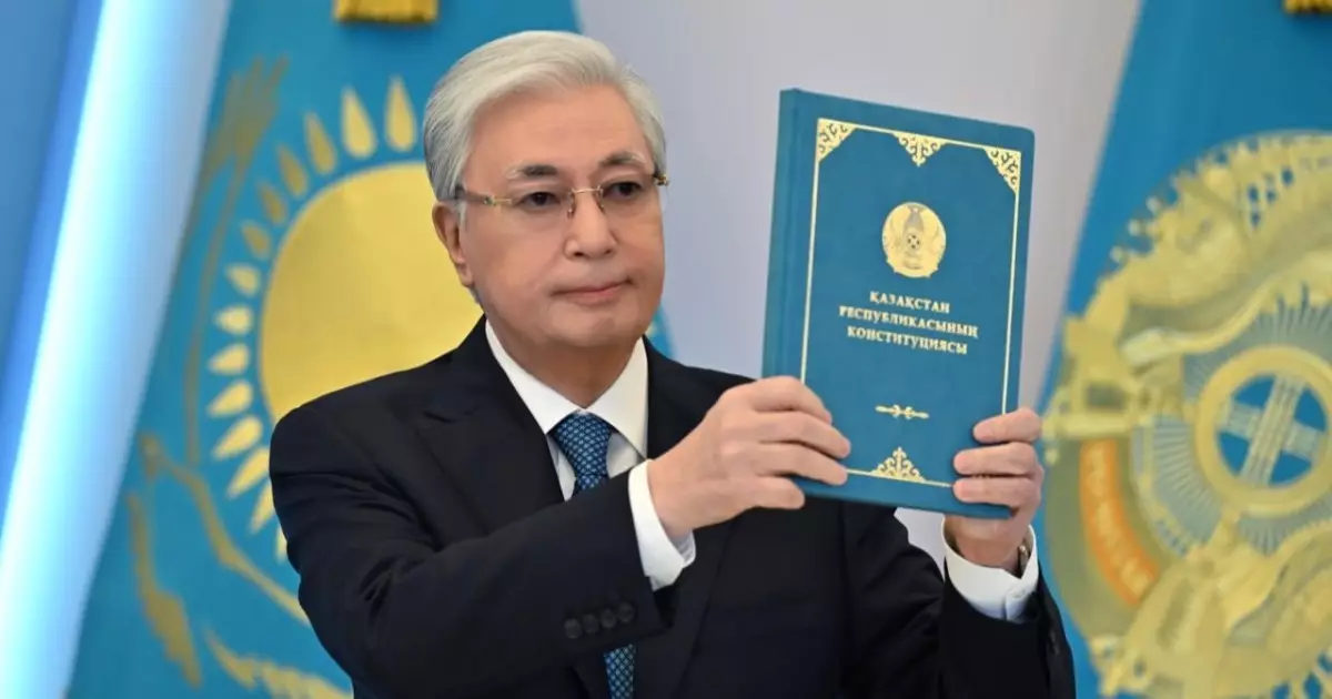  Қасым-Жомарт Тоқаев елдің жаңа Конституциясына қол қойды 
