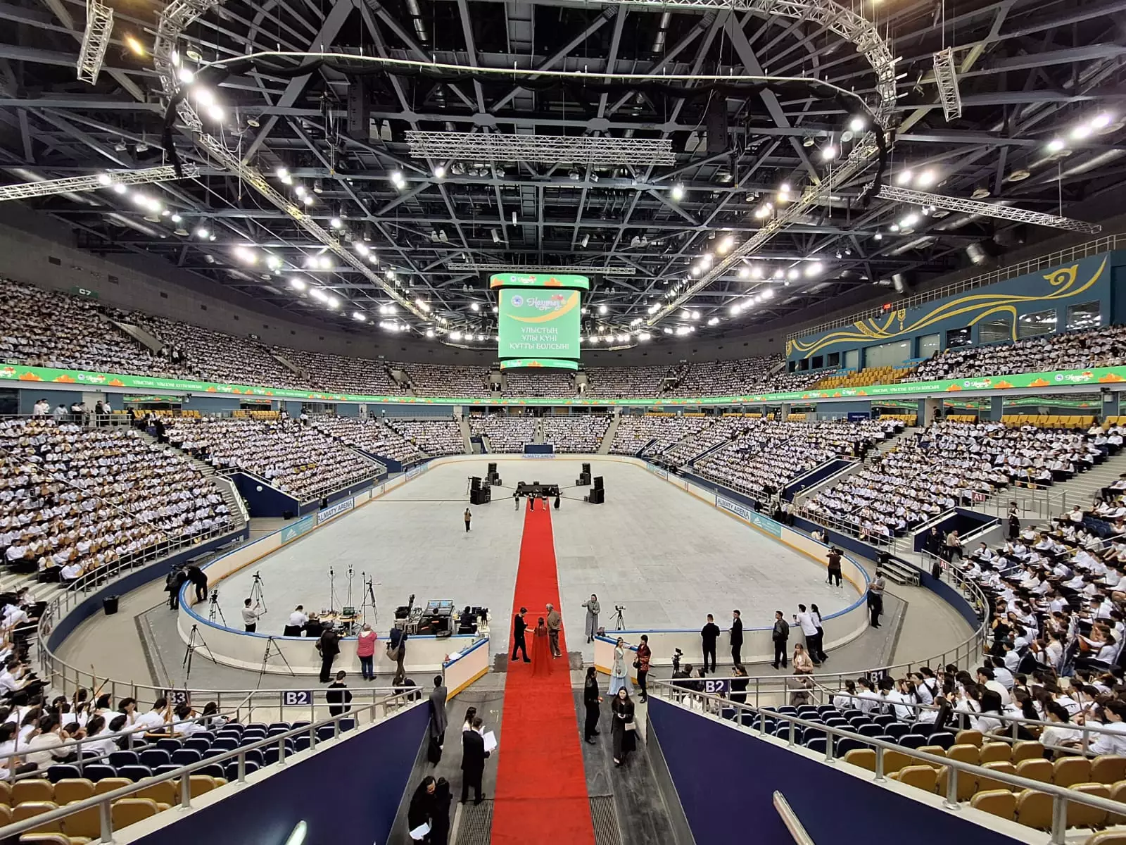 Наурыздың онкүндігі: Алматыда 11 000 домбырашы қатысқан үлкен флешмоб өтті