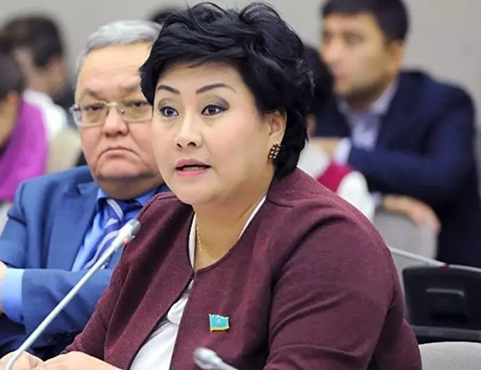 Осужденной за взятку Бакытгуль Хаменовой заменили срок на ограничение свободы