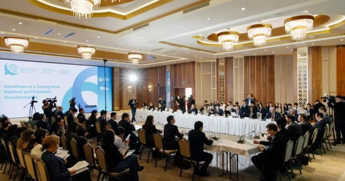  ҚСЗИ шетелдік сарапшылармен Қазақстанның конституциялық моделін талқылады 