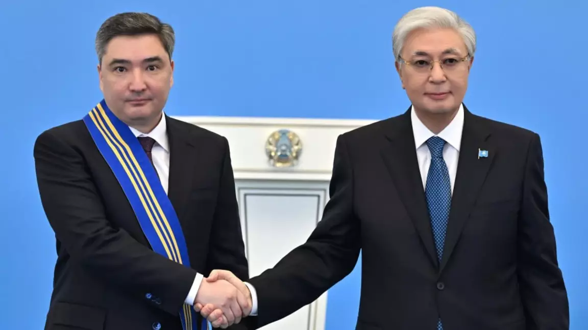 Тоқаев бір топ азаматқа мемлекеттік наградалар табыстады