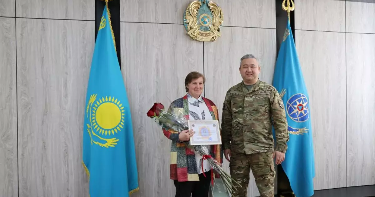  Боранда 4 шақырым жаяу жүріп, жүргізушілерге көмектескен мұғалім марапатталды 