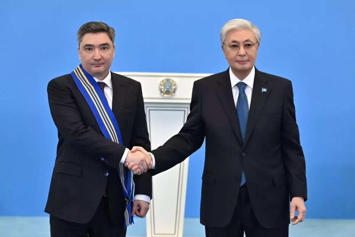 Тоқаев бірқатар жетекші саясаткерге мемлекеттік награда тапсырды