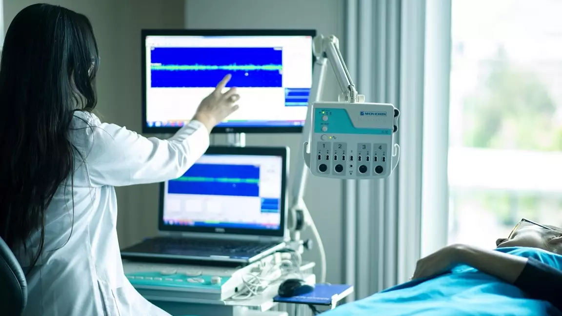 Дәрігерлерді жасанды интеллект тексере бастайды