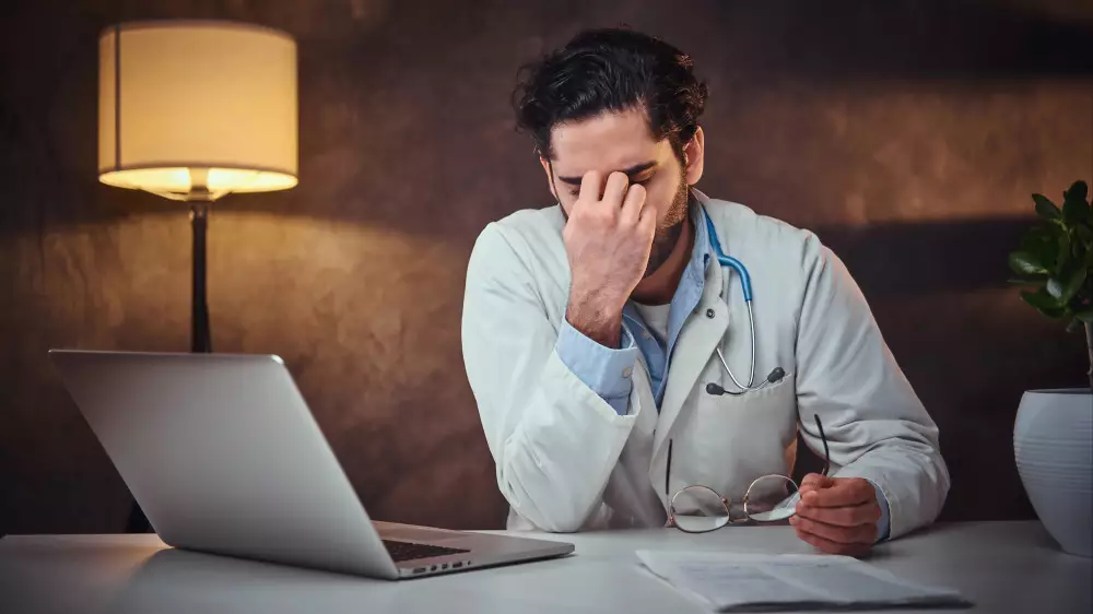 Талдықорғанда 24 сағаттан аса жұмыс істеген дәрігерлерге үстемеақы төленбеген