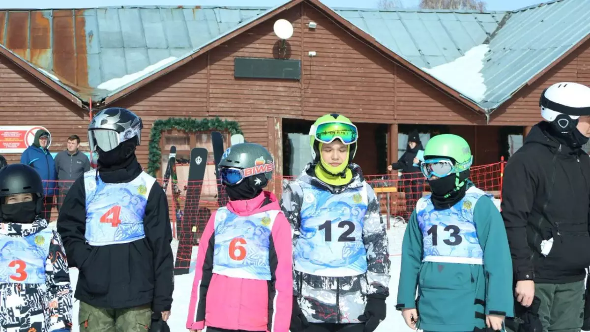 56 сильнейших: в ВКО начались главные старты по сноуборду