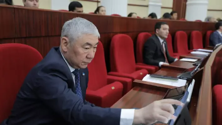 В Узбекистане хотят обязать указывать риски в рекламе кредитов