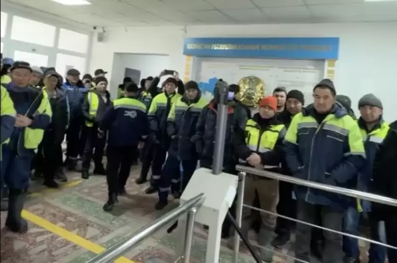 «Платите по закону» — коммунальщики вышли на забастовку в Астане