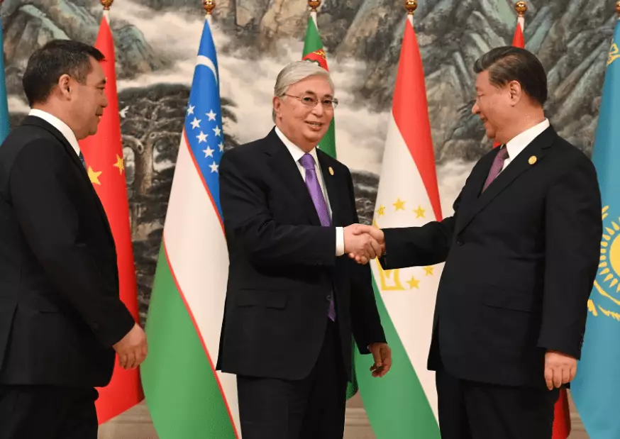 Миру нужна новая архитектура безопасности — министр иностранных дел Китая Ван И