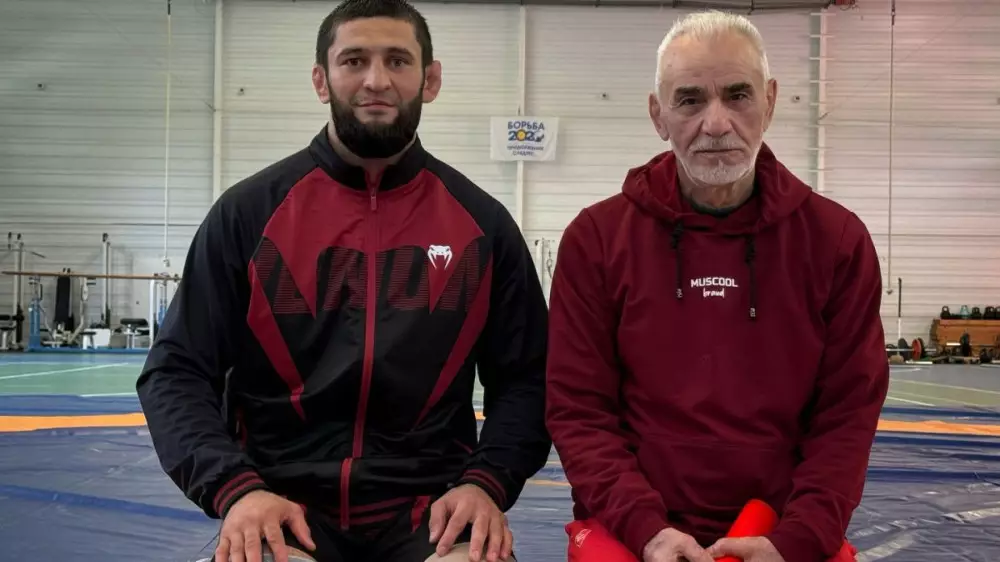 “Считаю себя в долгу“: тренер Чимаева высказался о казахстанцах