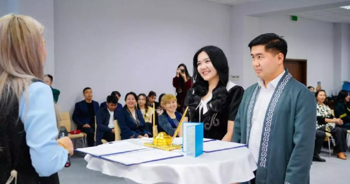   Астанада жастар Шаңырақ күні неке қиды   