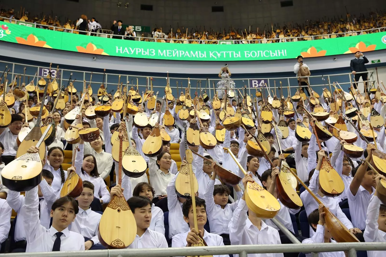 Жас домбырашылар Наурыз мейрамының құрметіне ұлттық рекорд орнатты