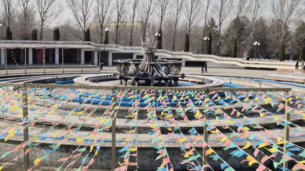 Деревья — сохранить, фонтан — оживить. Что происходит с парком Первого президента в Алматы