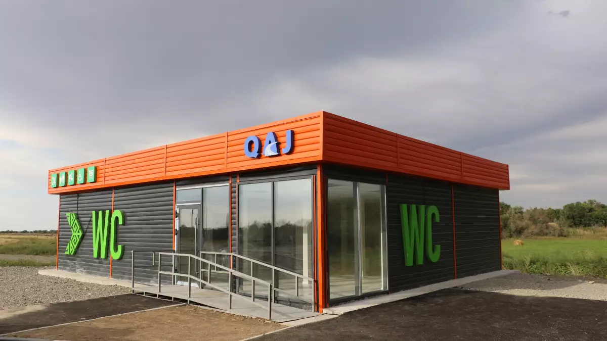 Закрытые санузлы вдоль трассы привели к увольнению директора