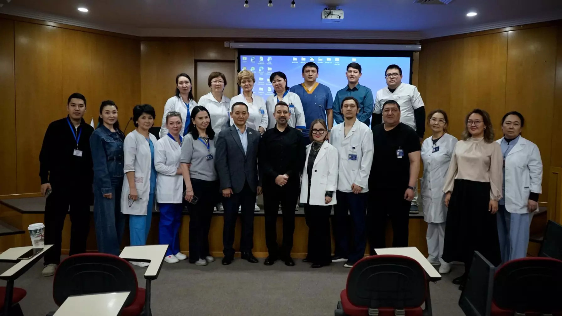 Жезқазған медициналық орталығы әлемдік деңгейдегі нейрохирургия сарапшысын қабылдады