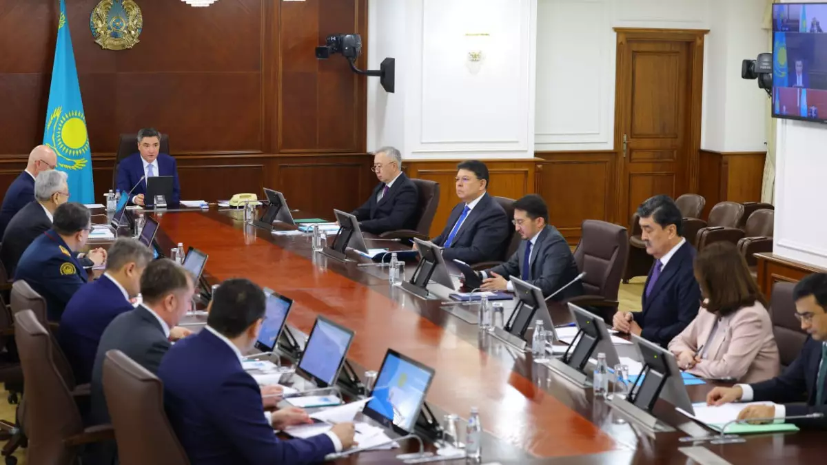 Бектенов назвал принятие Конституции судьбоносным моментом