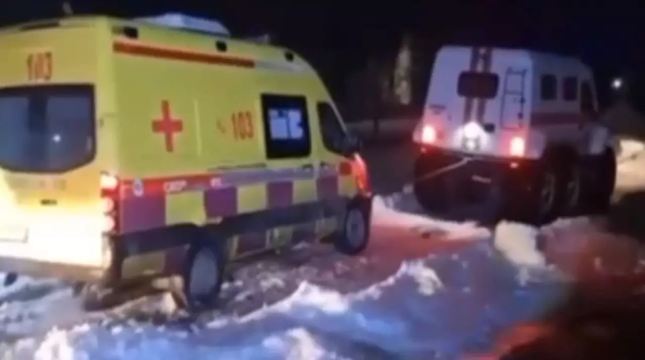 Сотрудники МЧС вызволили бригаду скорой помощи