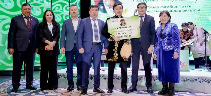 Миллион тенге получил победитель областного айтыса в Семее