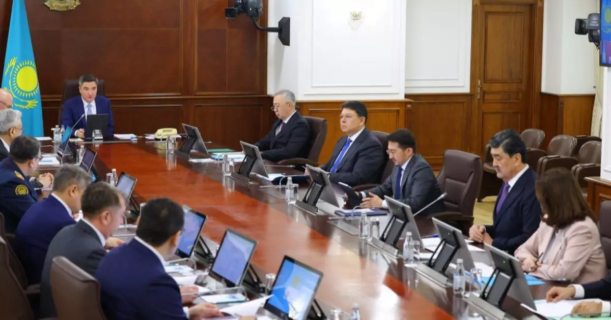  Жаңа Конституция Қазақстан мемлекеттілігінің сенімді тірегіне айналады – Олжас Бектенов 