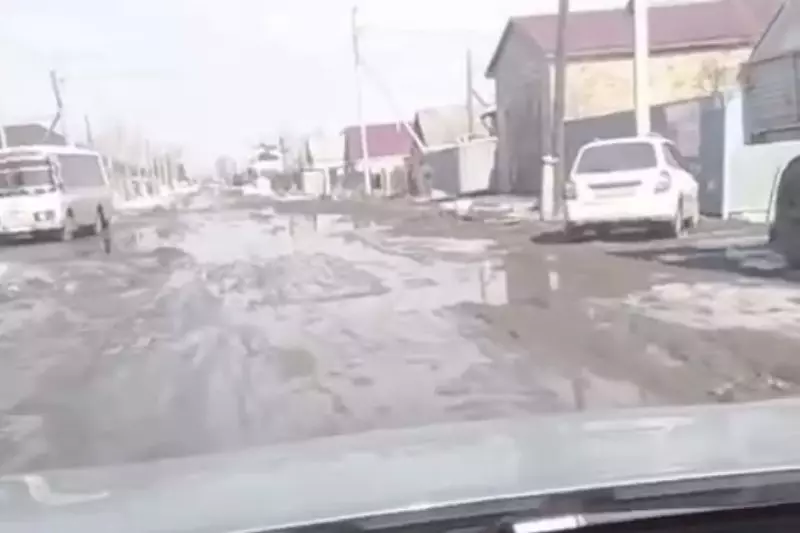 Екібастұзда жолды қазып кетіп, әкімдік қайта қалпына келтірмеген
