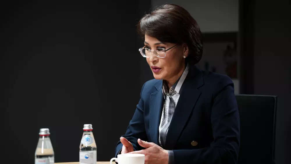 ӘМСҚ төңірегіндегі дау: министр Әлназаровамен сұхбат