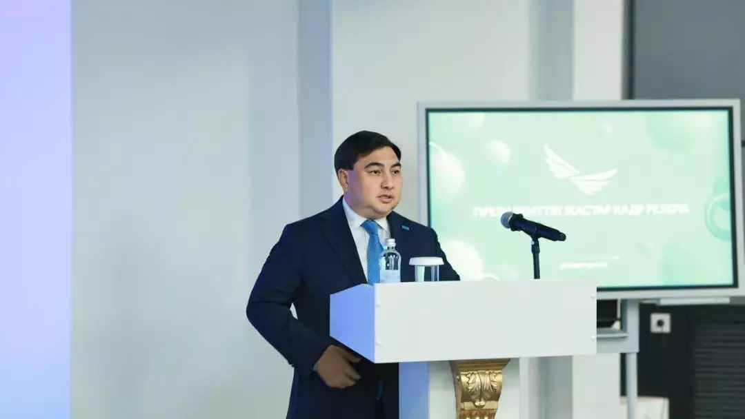 Мемлекеттік қызметші қазақ тілін білуге міндетті – Жазықбай 