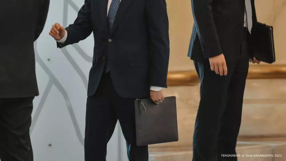 Госслужащим продлят и оплатят неоплачиваемый отпуск: норма вызвала вопросы