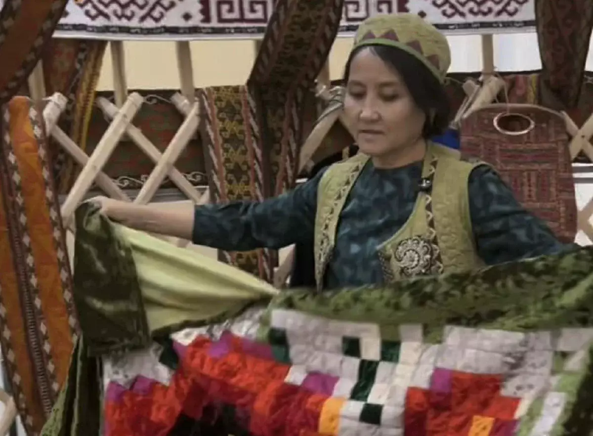 Алматы тұрғыны құрақ көрпені қайта жаңғыртып жүр