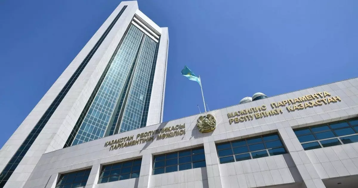  Ерлан Қошанов: Халықтың жаңа Конституцияны қолдап, 87% дауыс беруі – Президентке деген зор сенімнің дәлелі 