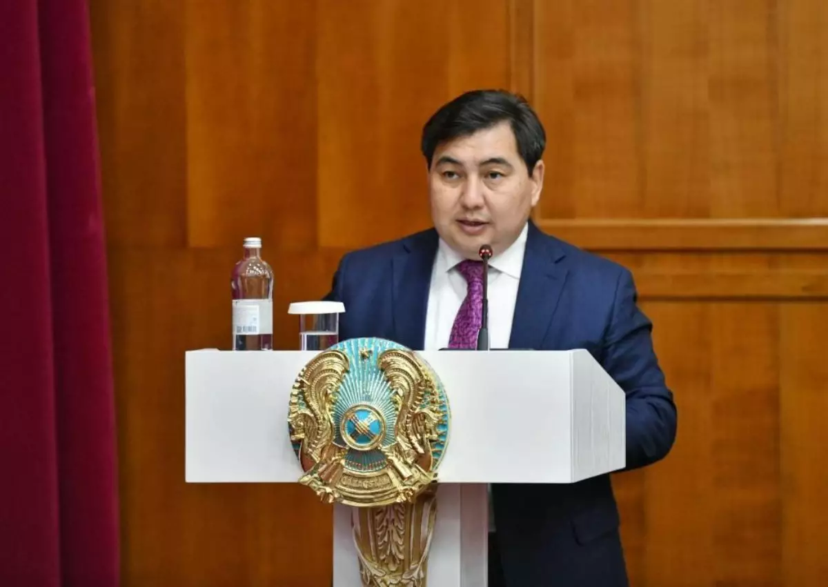 Қазақстанда халықтың пікірі мемлекеттік қызметкерлердің жалақы үстемесіне әсер етеді