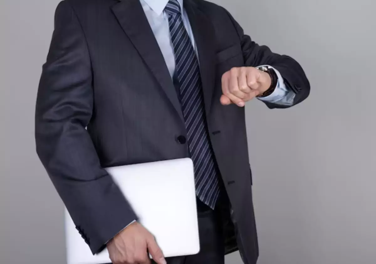 Мемлекеттік қызметкерлерге толық емес жұмыс күнімен қызмет істеуге рұқсат беріледі: Бұл кімдерге қатысты