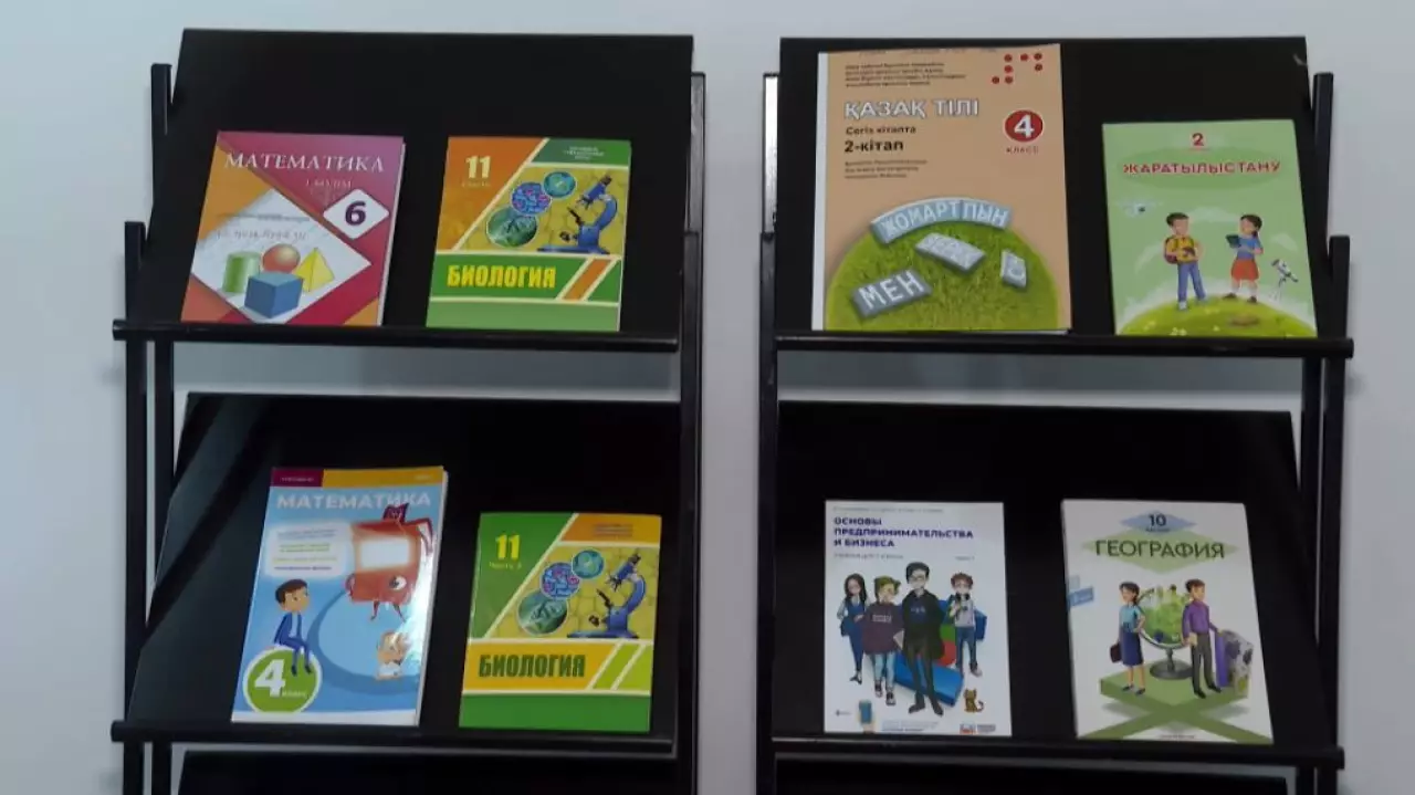 Школьные учебники обновят в Казахстане