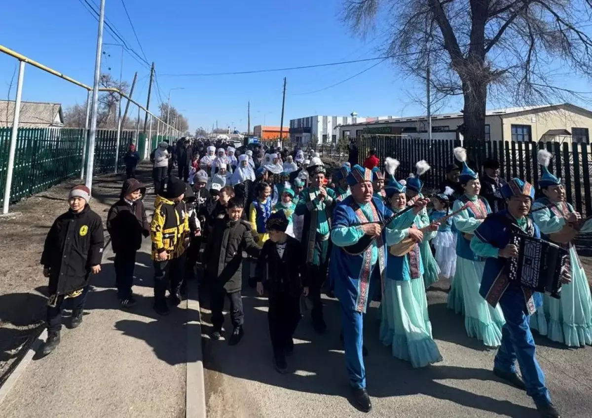 Береке мен бірліктің белгісі: Жетісу облысы Кәлпе ауылында референдум мерекелік көңіл күйде өтуде