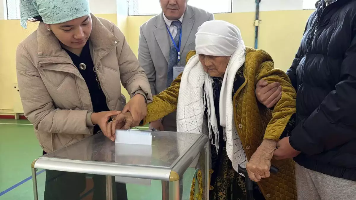 Жетісу облысы Панфилов ауданында 105 жастағы әже ең алғашқылардың бірі болып дауыс берді