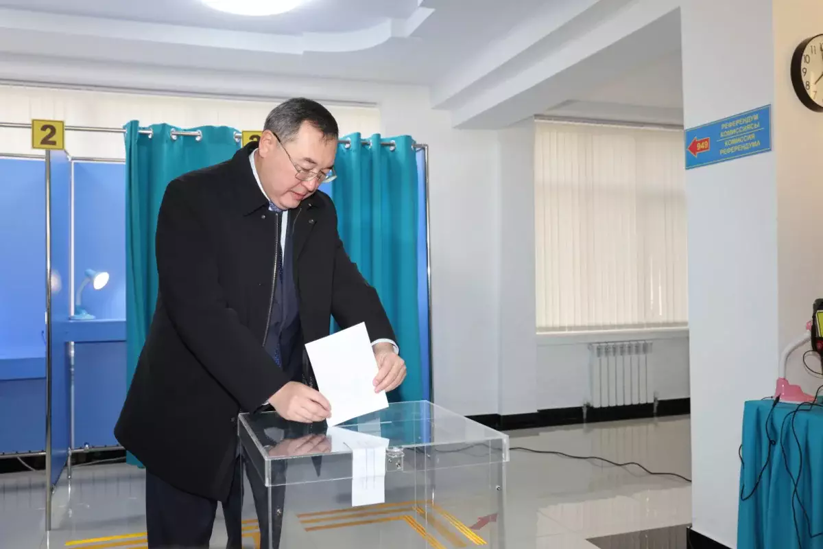 Перемены начинаются с личной ответственности»: аким Алматинской области проголосовал на референдуме