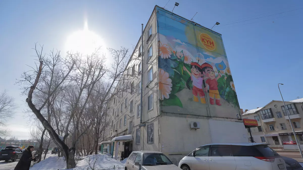 Сваи забивают, стены трясутся: жители аварийного дома в Астане на грани истерики