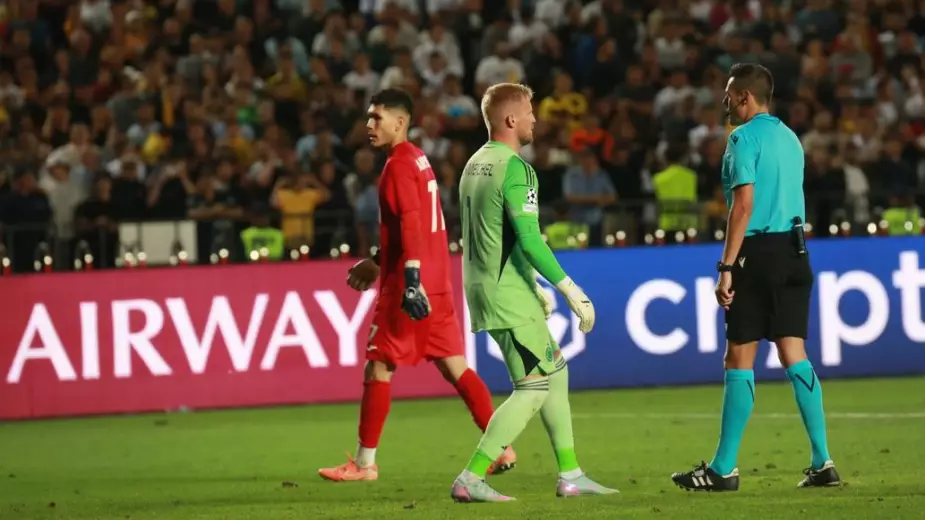 Сын легенды МЮ завершает карьеру. Он проиграл Анарбекову серию пенальти за выход в Лигу чемпионов